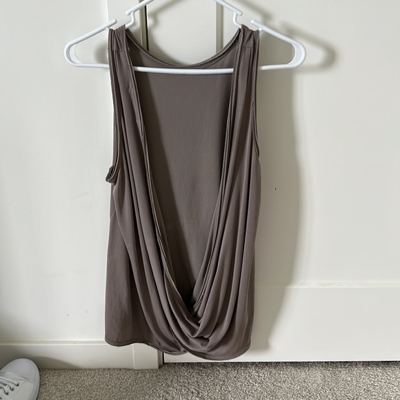 Cute tank with open back - Picture 2 of 2